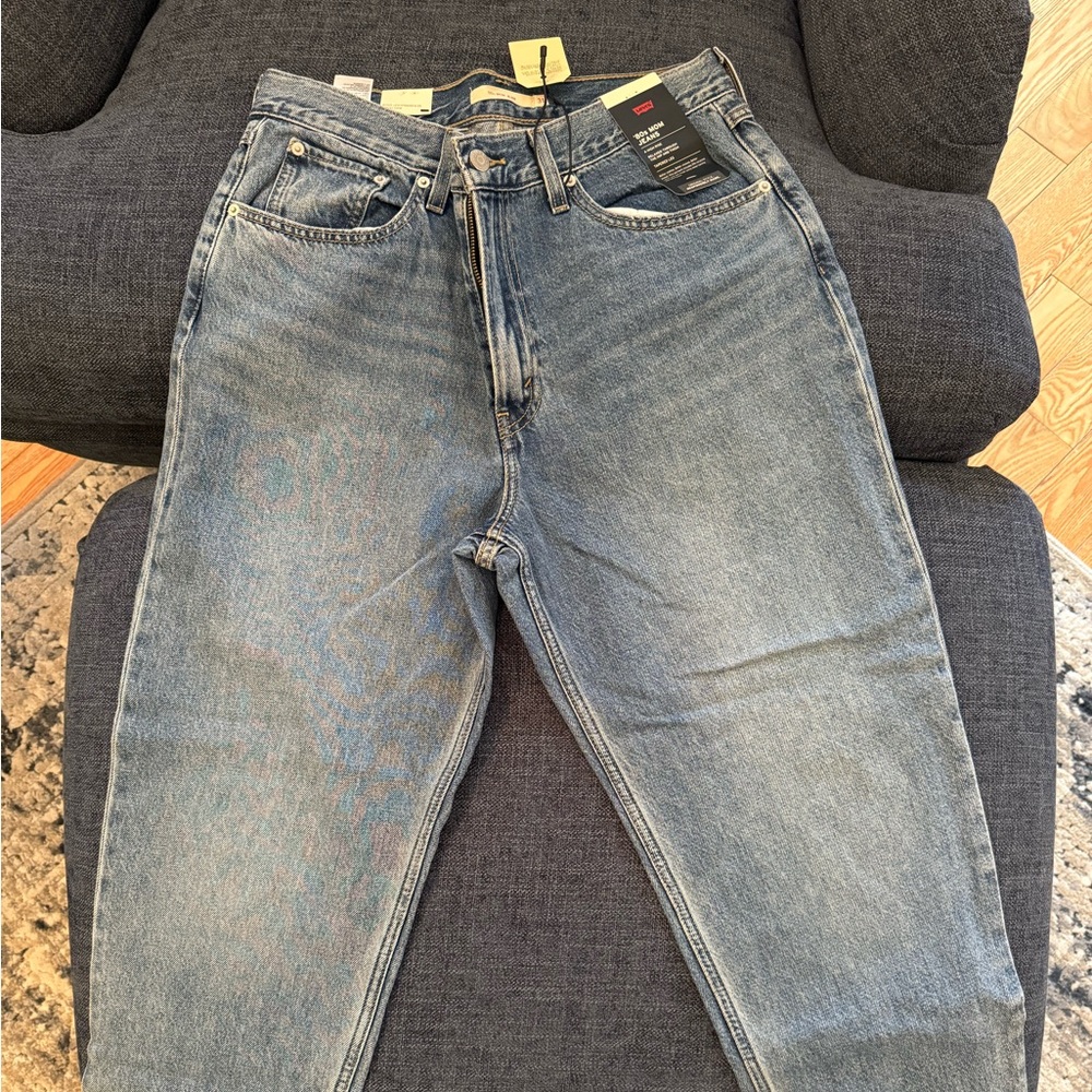 Levi’s mom jeans